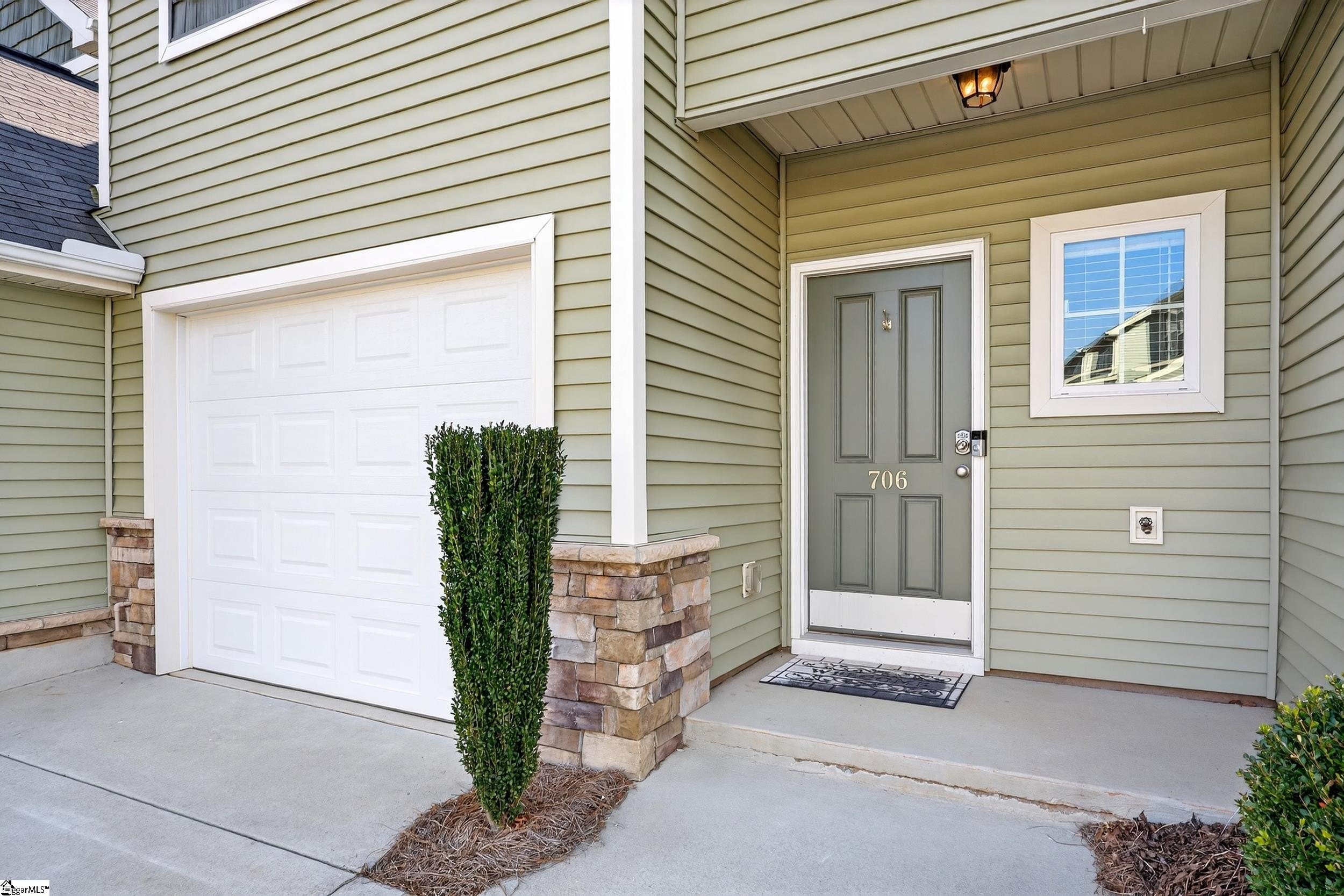 Single Family 3BR 3BA - 706 Elmbrook Drive, Simpsonville, SC