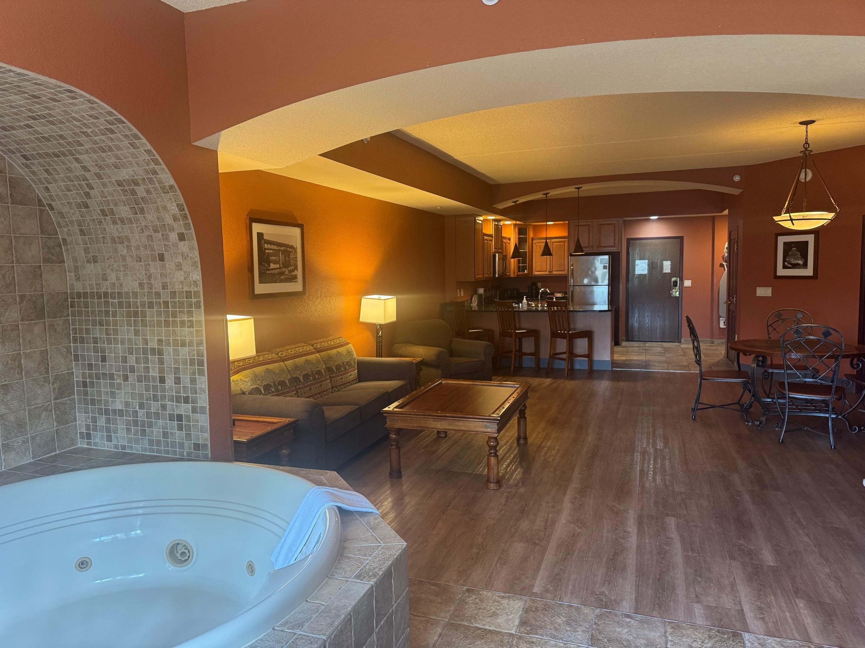 Condo 2BR 2BA - 2411 RIVER Road, Wisconsin Dells, WI