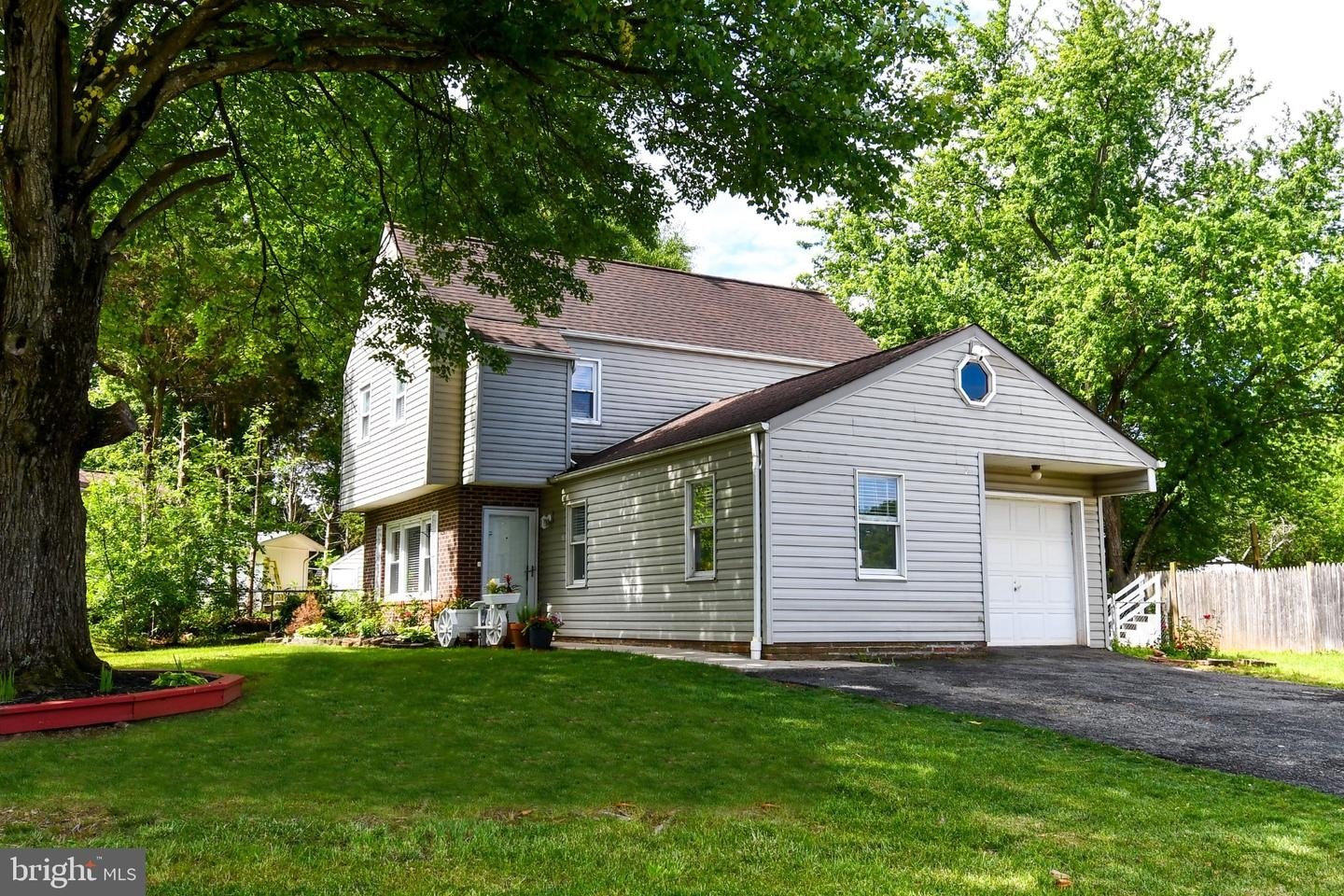 Single Family 4BR 3BA - 8618 LIBERIA AVE, MANASSAS, VA