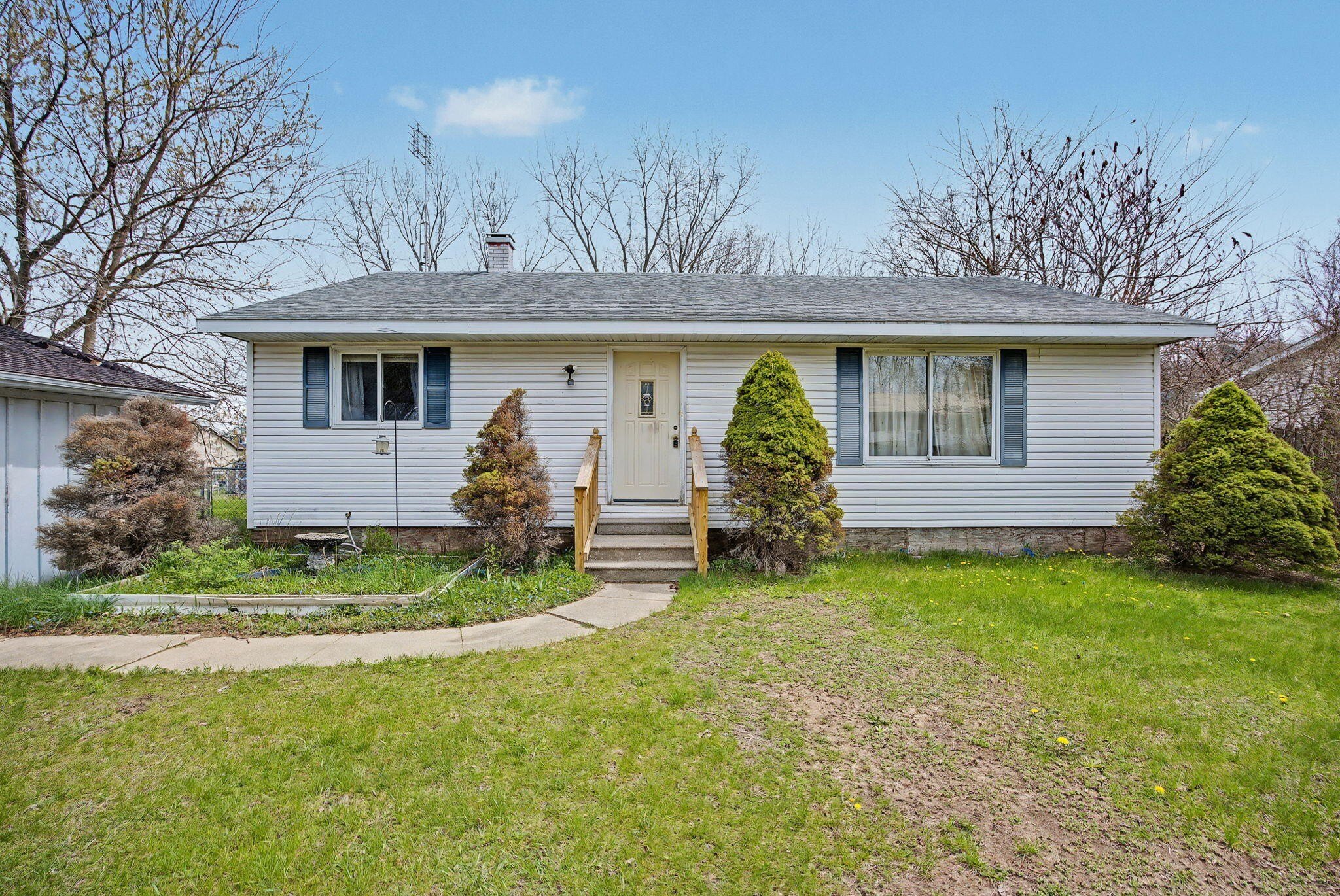 Single Family 5BR 2BA - 5223 S Boulder Street, Jackson, MI