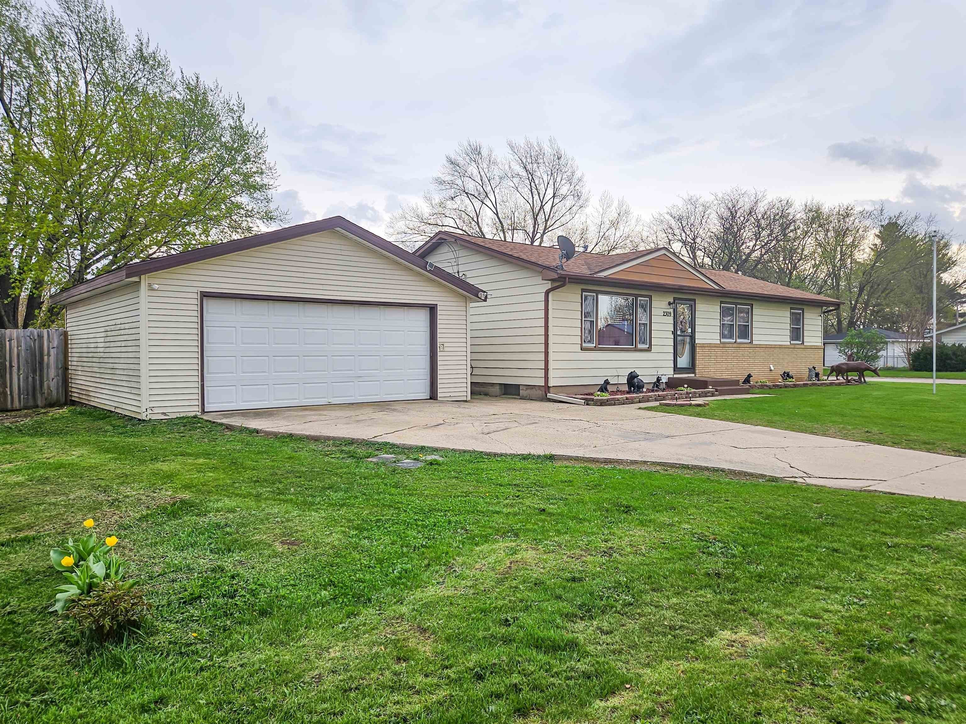 Single Family 3BR 2BA - 2309 Pioneer Drive, Beloit, WI