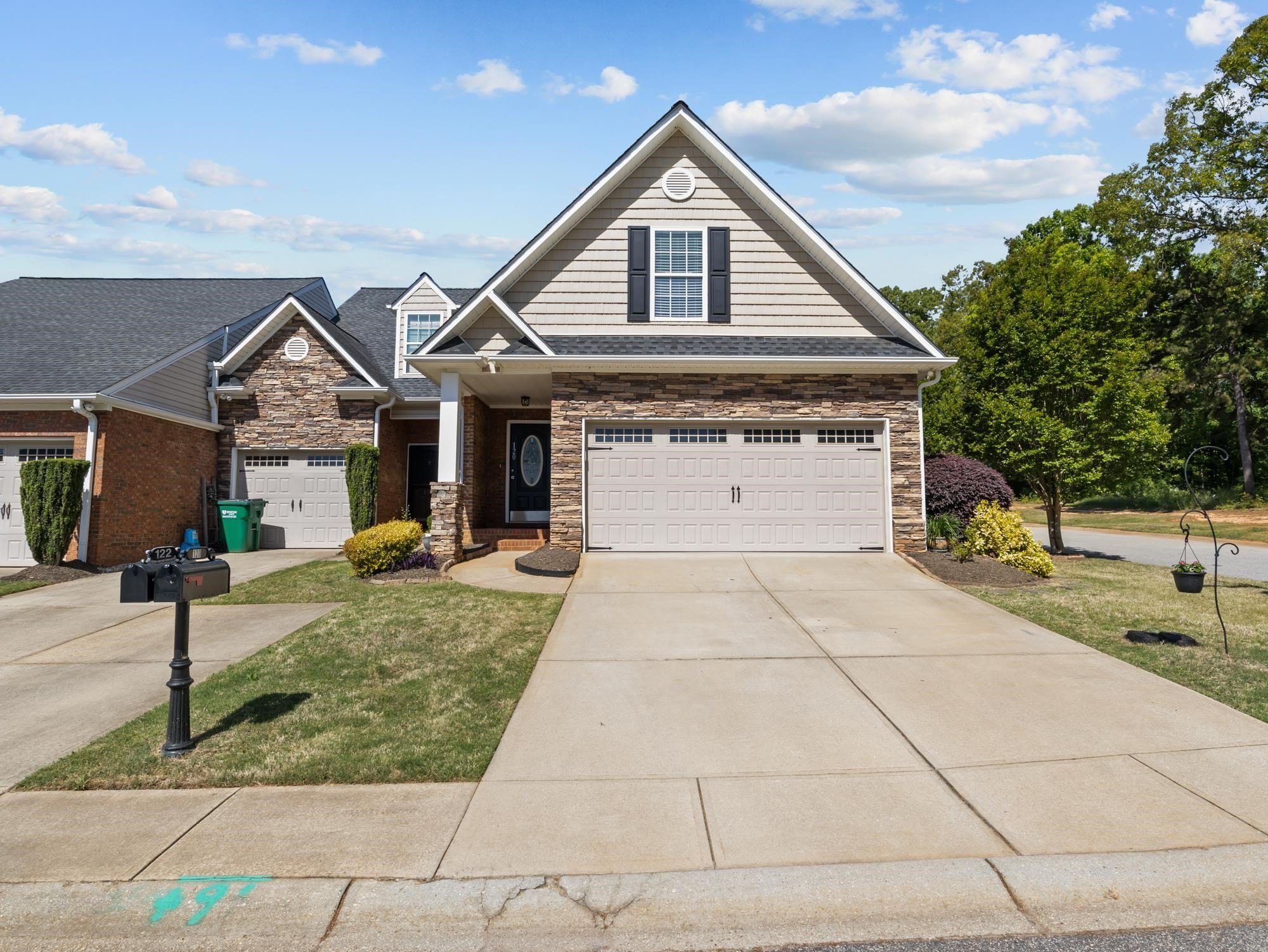 Single Family 3BR 3BA - 120 Middleton Park Ln, Moore, SC