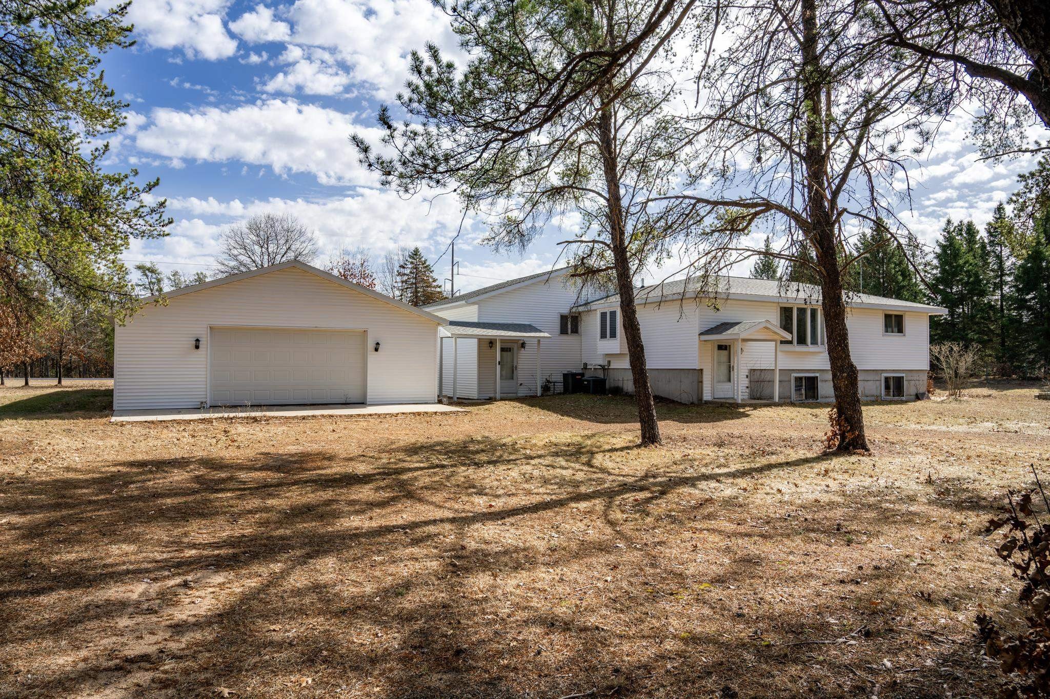 Single Family 5BR 4BA - N10368 Queens Way, Necedah, WI