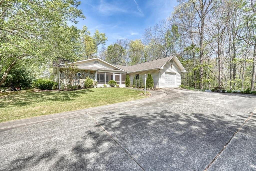 Single Family 2BR 2BA - 27 Dogwood Lane, Blue Ridge, GA