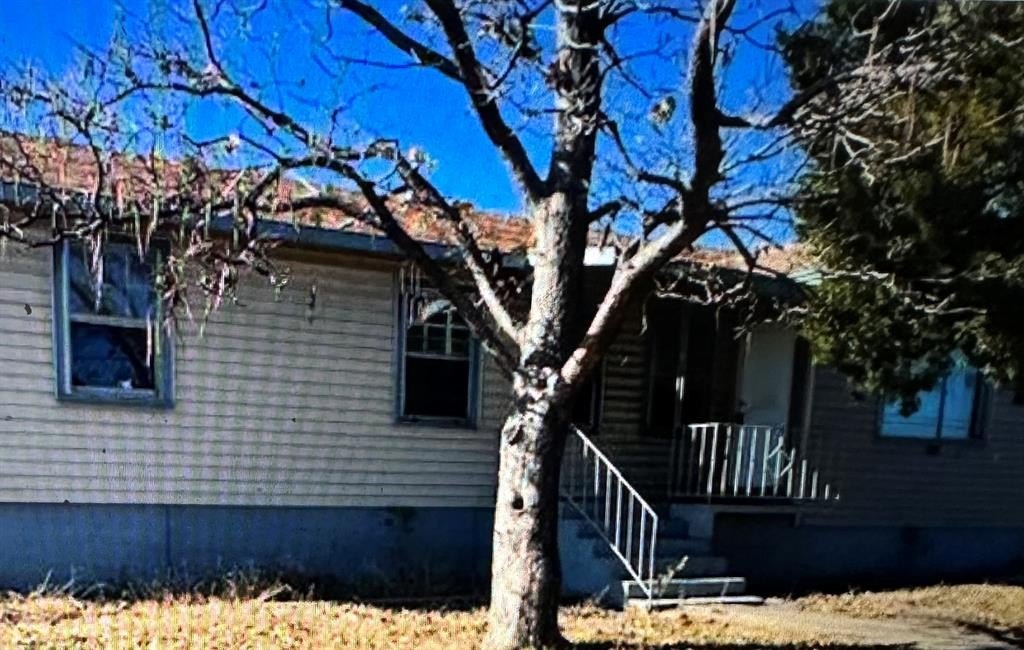 Single Family 4BR 2BA - 105 Philview Street, Borger, TX