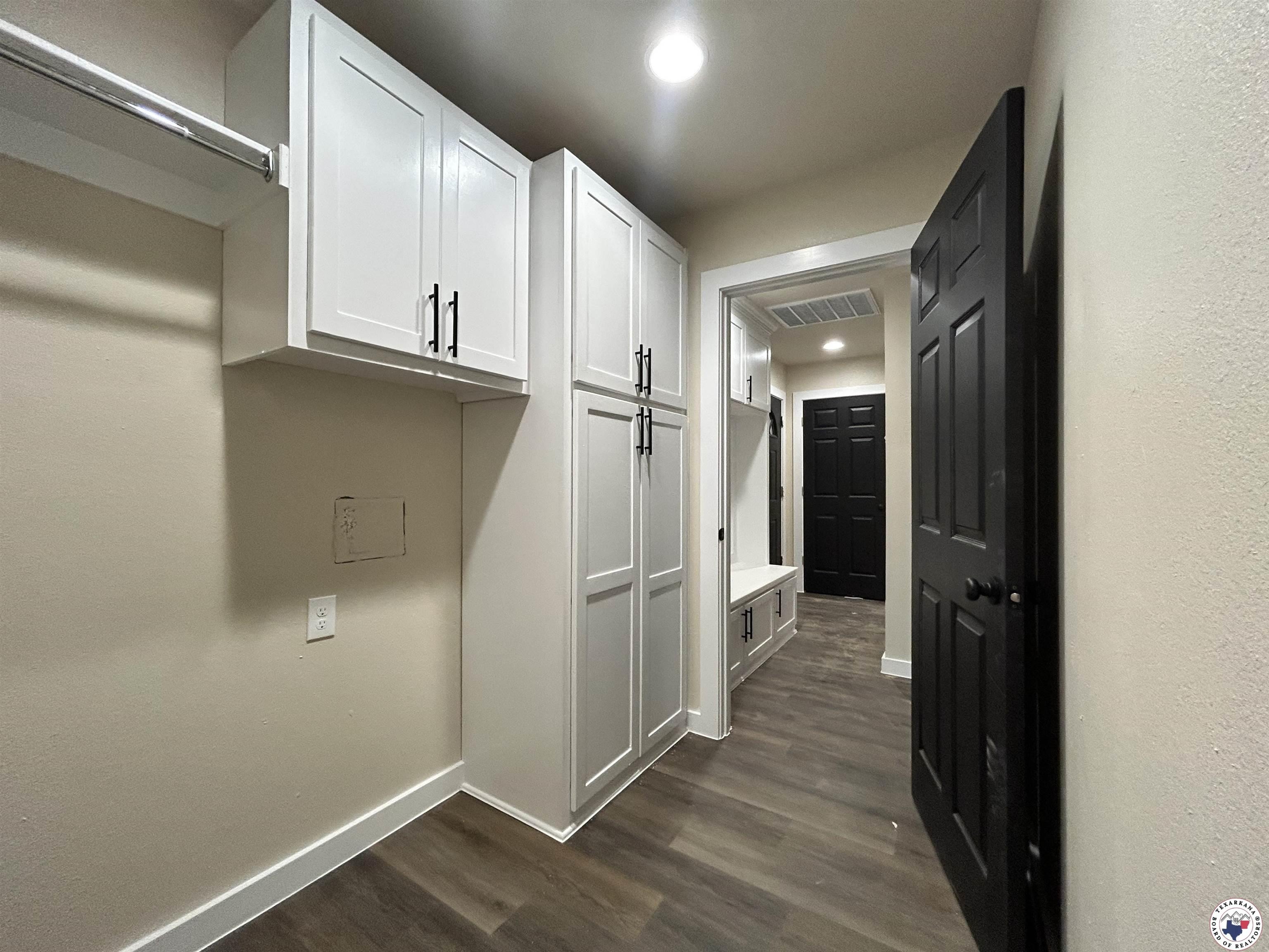 Single Family 3BR 2BA - 110 Village Place, Wake Village, TX