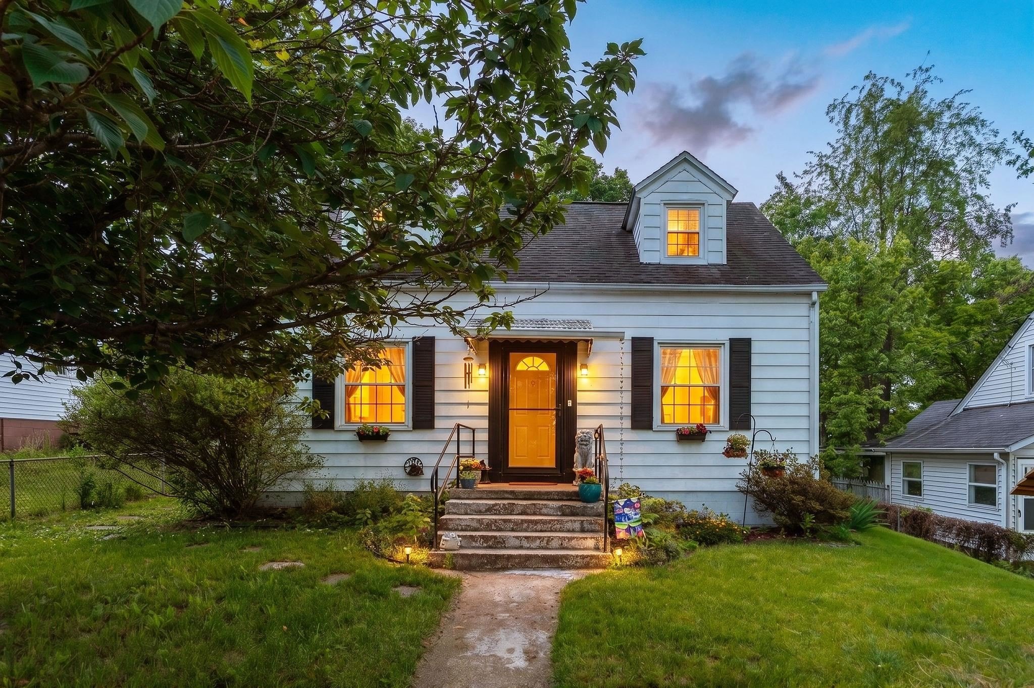 Single Family 3BR 2BA - 418 JAMES AVE, WAYNESBORO, VA