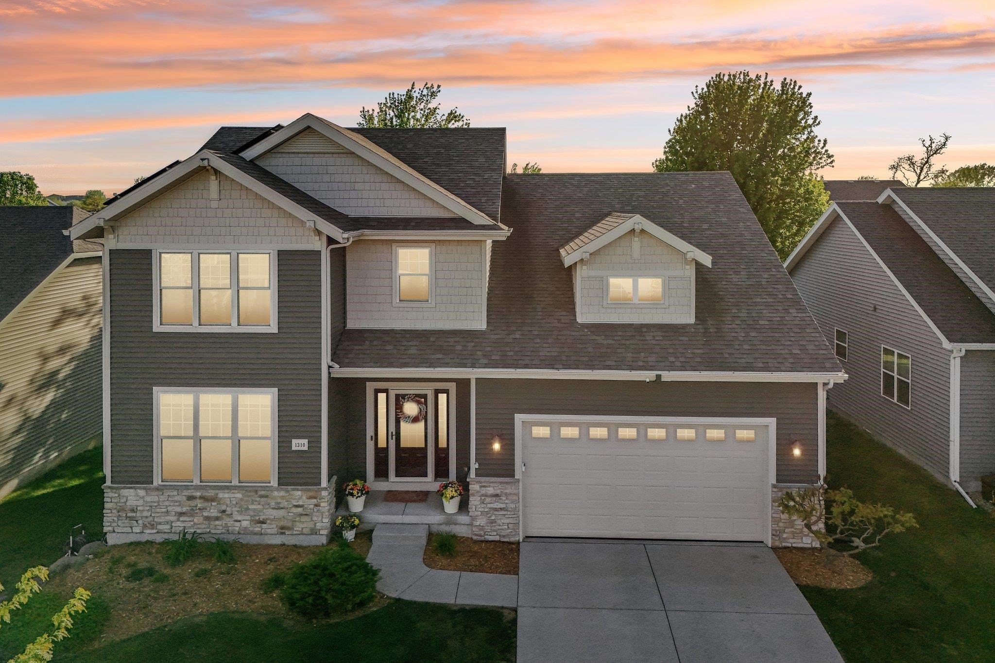 Single Family 5BR 4BA - 1310 Blazingstar Lane, Sun Prairie, WI