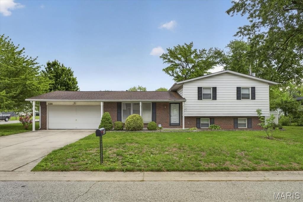 Single Family 4BR 2BA - 428 Anita Drive, Fairview Heights, IL