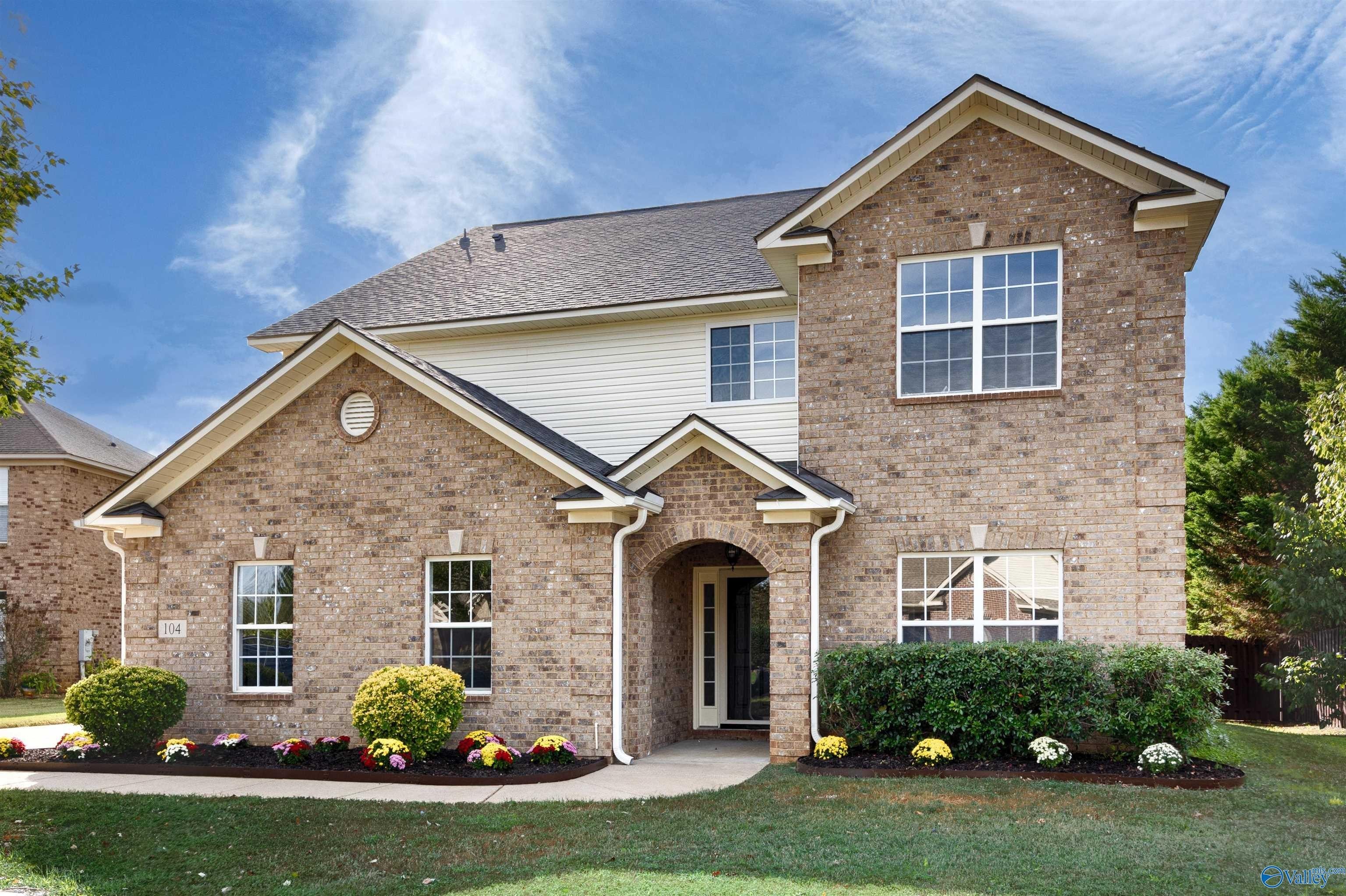Single Family 4BR 4BA - 104 Raymon Circle, Huntsville, AL