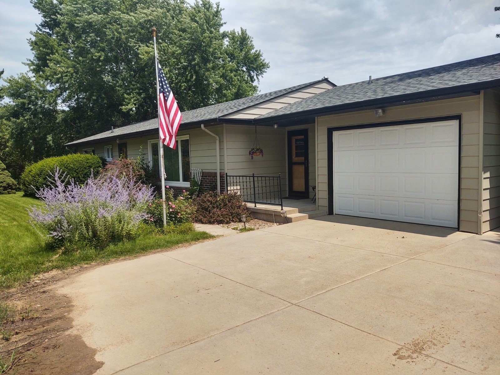 Single Family 3BR 3BA - 562 Hwy 14, Superior, NE