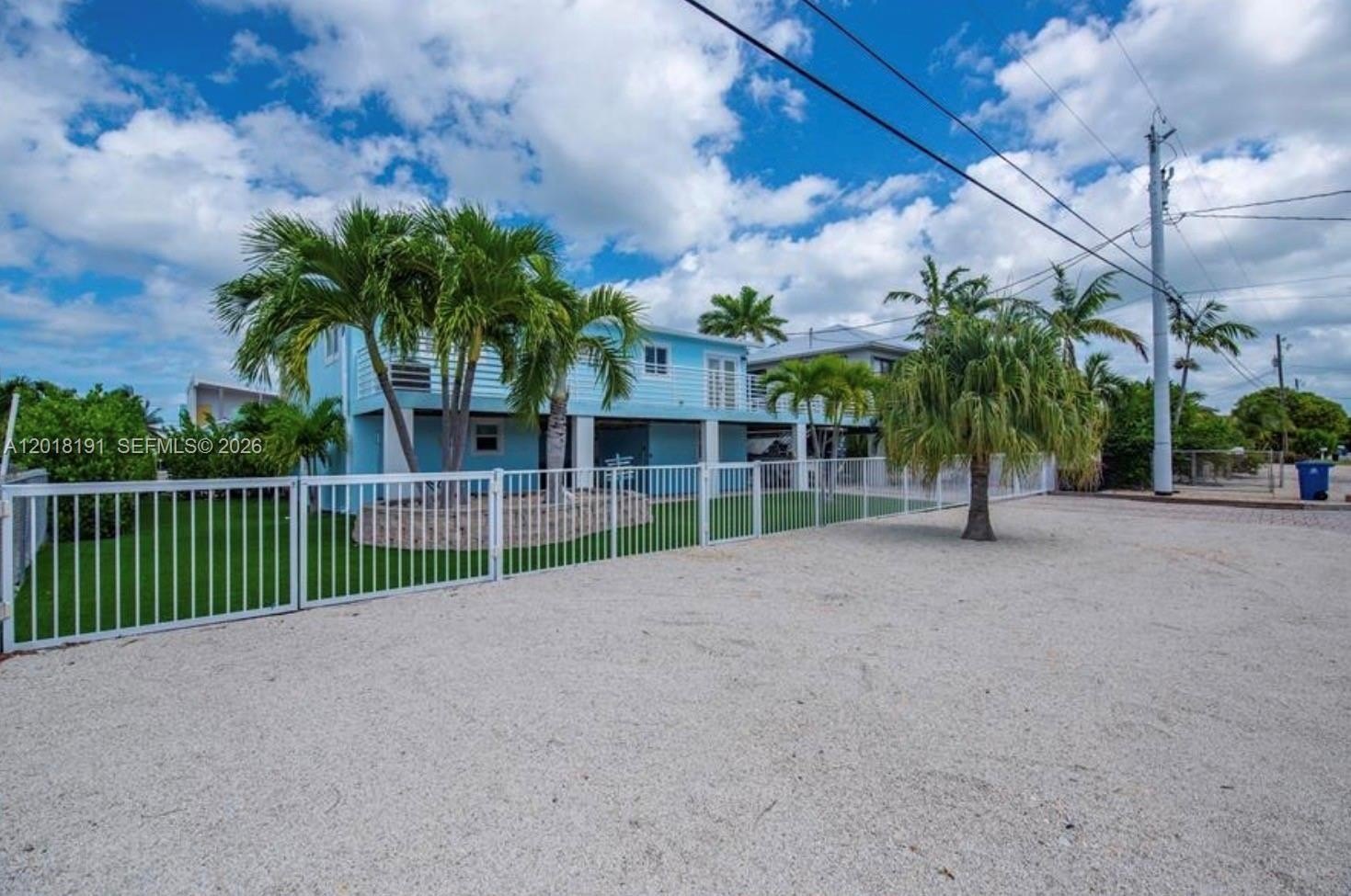 Single Family 4BR 3BA - 29565 Flying Cloud Ave, Big Pine, FL