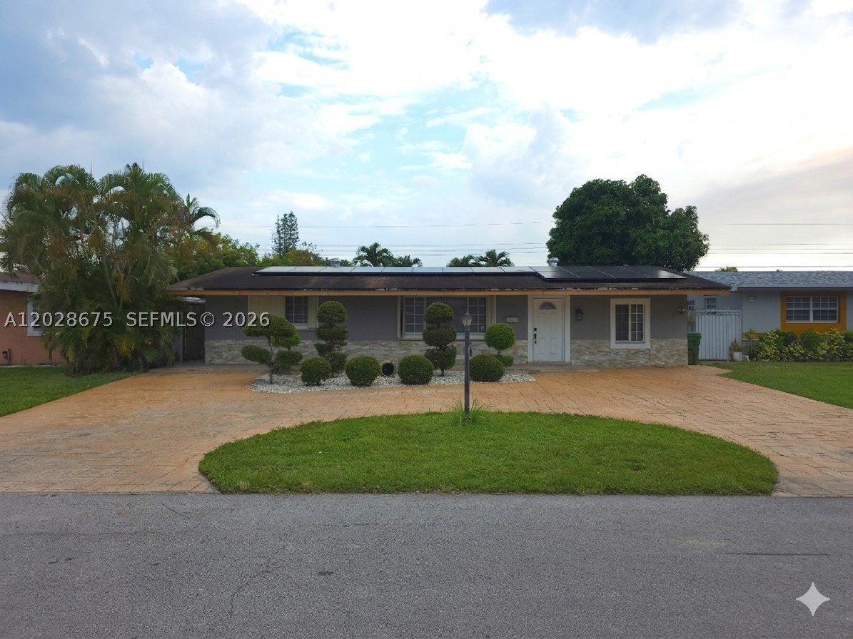 Single Family 3BR 2BA - 8420 NW 10th St, Pembroke Pines, FL