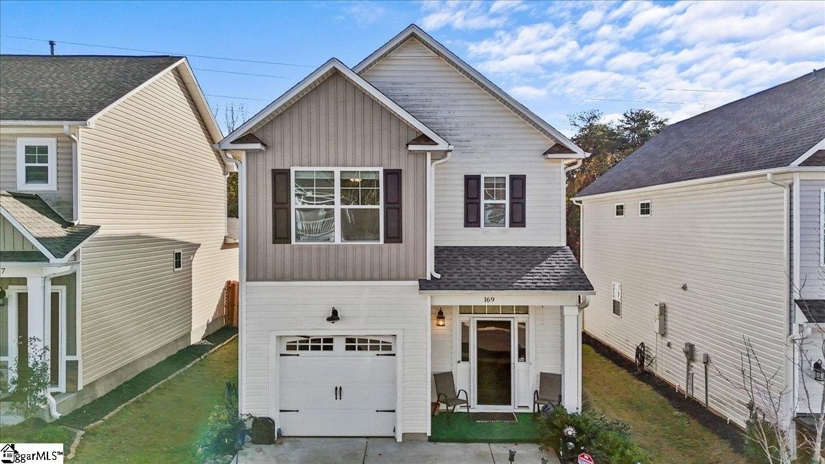 Single Family 3BR 3BA - 169 Highland Park Court, Easley, SC