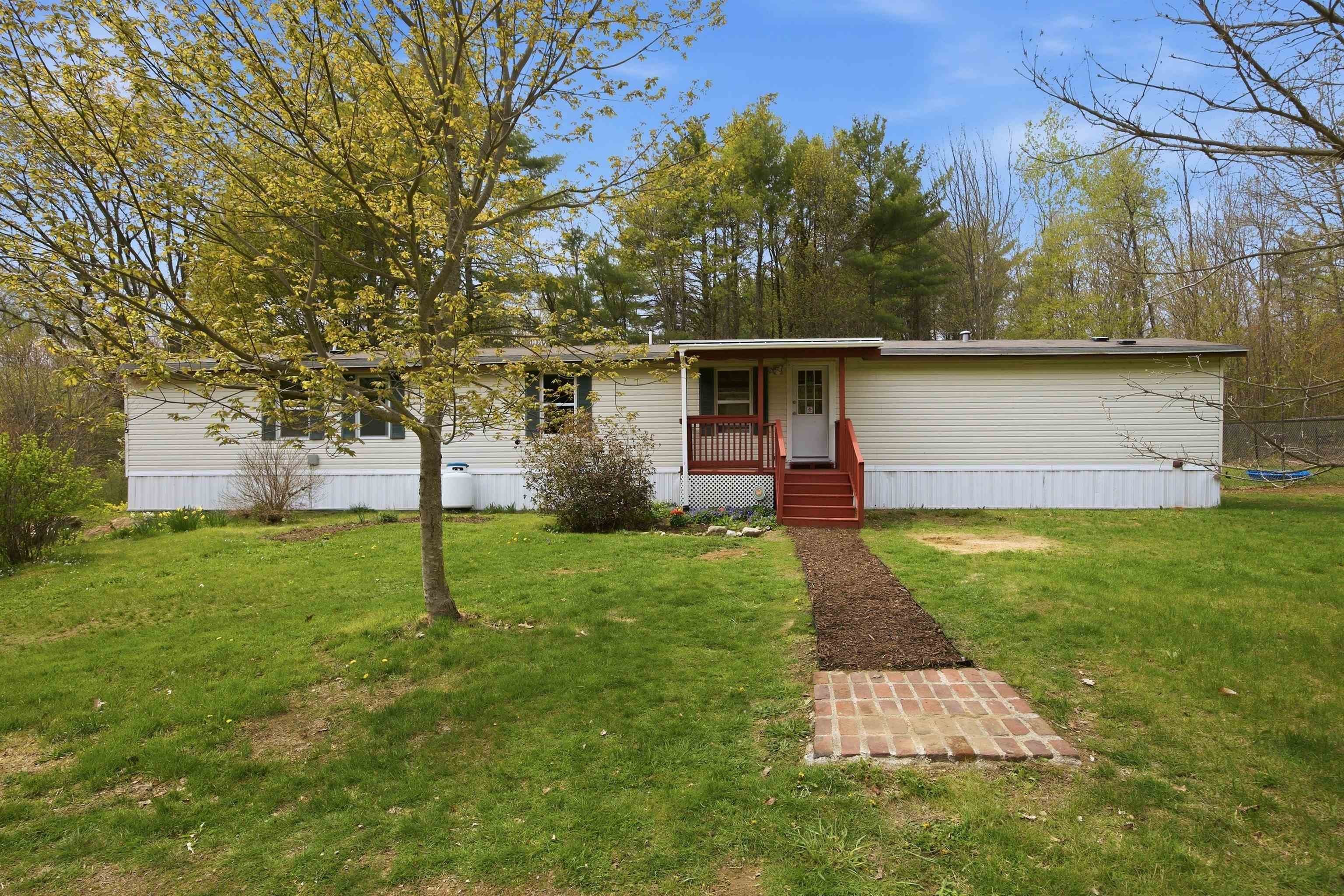 Single Family 3BR 2BA - 215 Leavitt Road, Pittsfield, NH