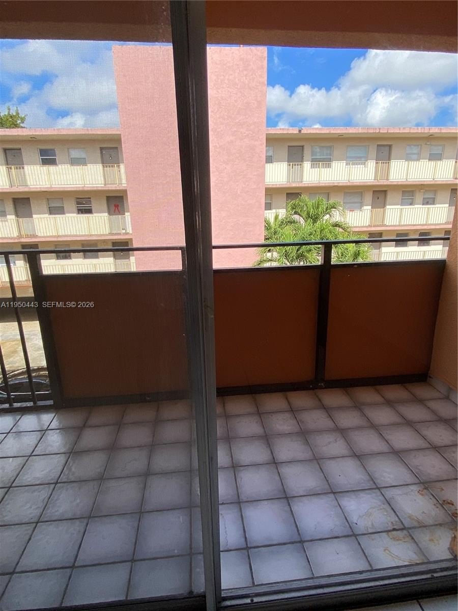 Condo 1BR 1BA - 295 NW 72nd Ave, Miami, FL