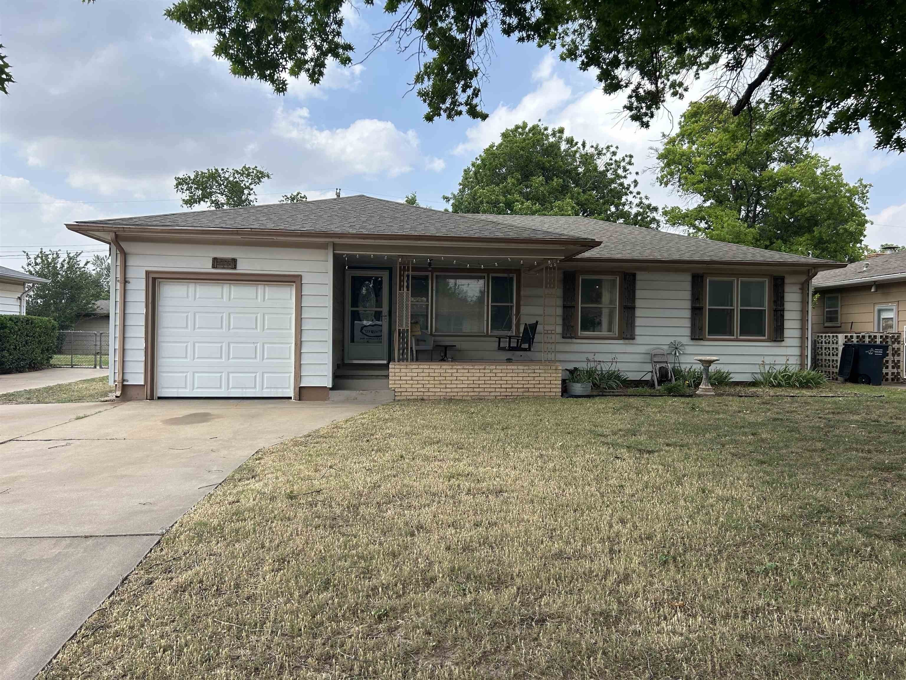 Single Family 3BR 1BA - 726 W Hickory, Enid, OK