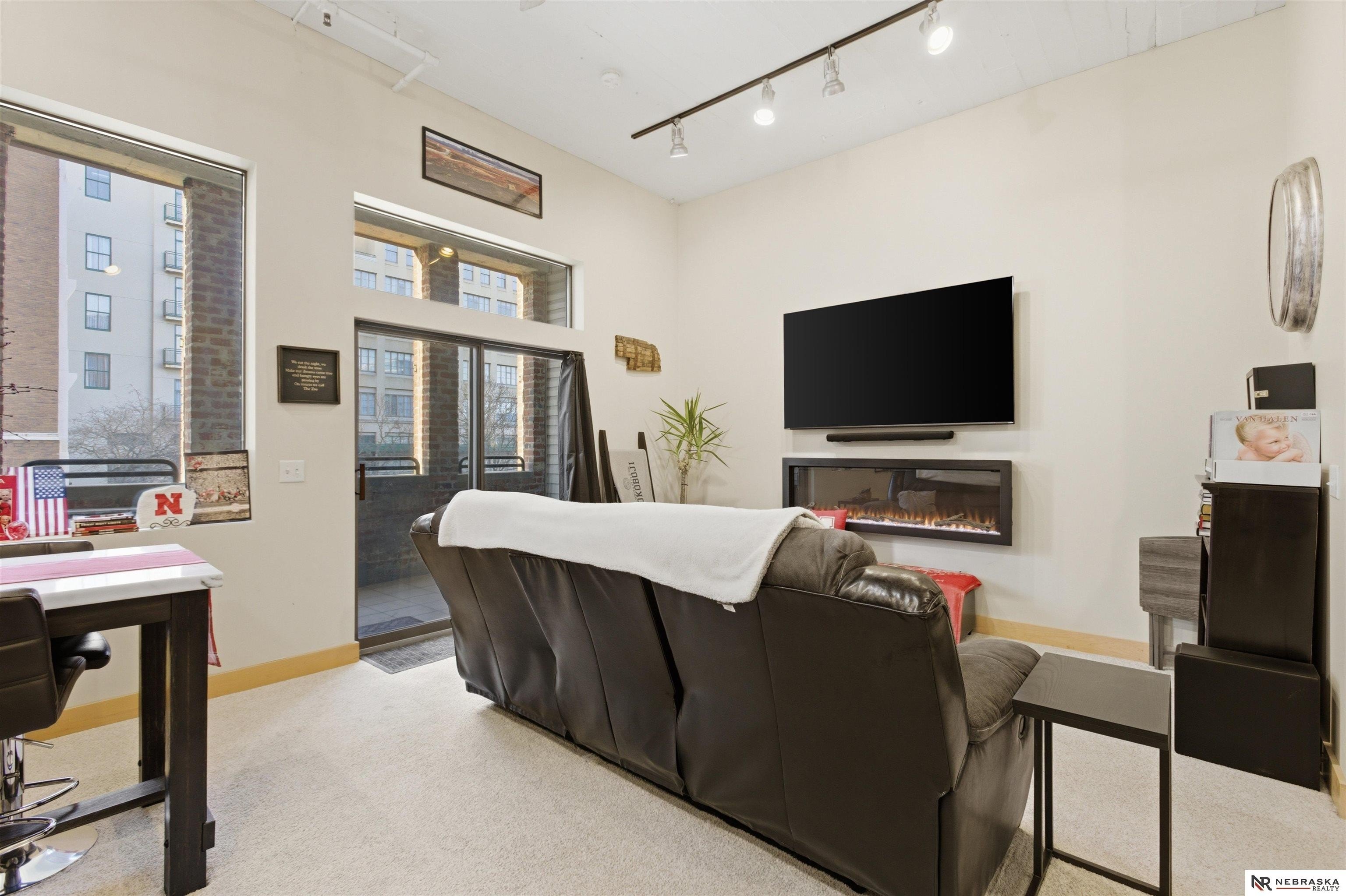 Condo 1BR 1BA - 902 Dodge Street, Omaha, NE