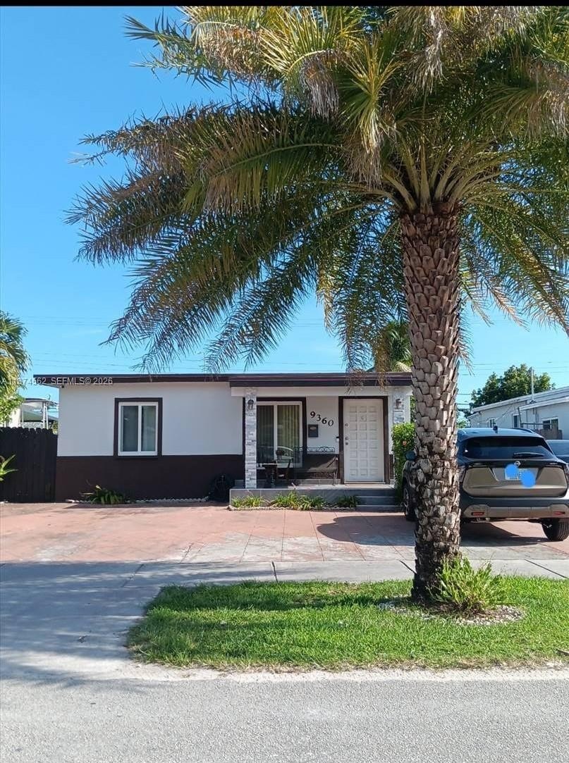 Triplex 4BR 4BA - 9360 SW 37th St, Miami, FL