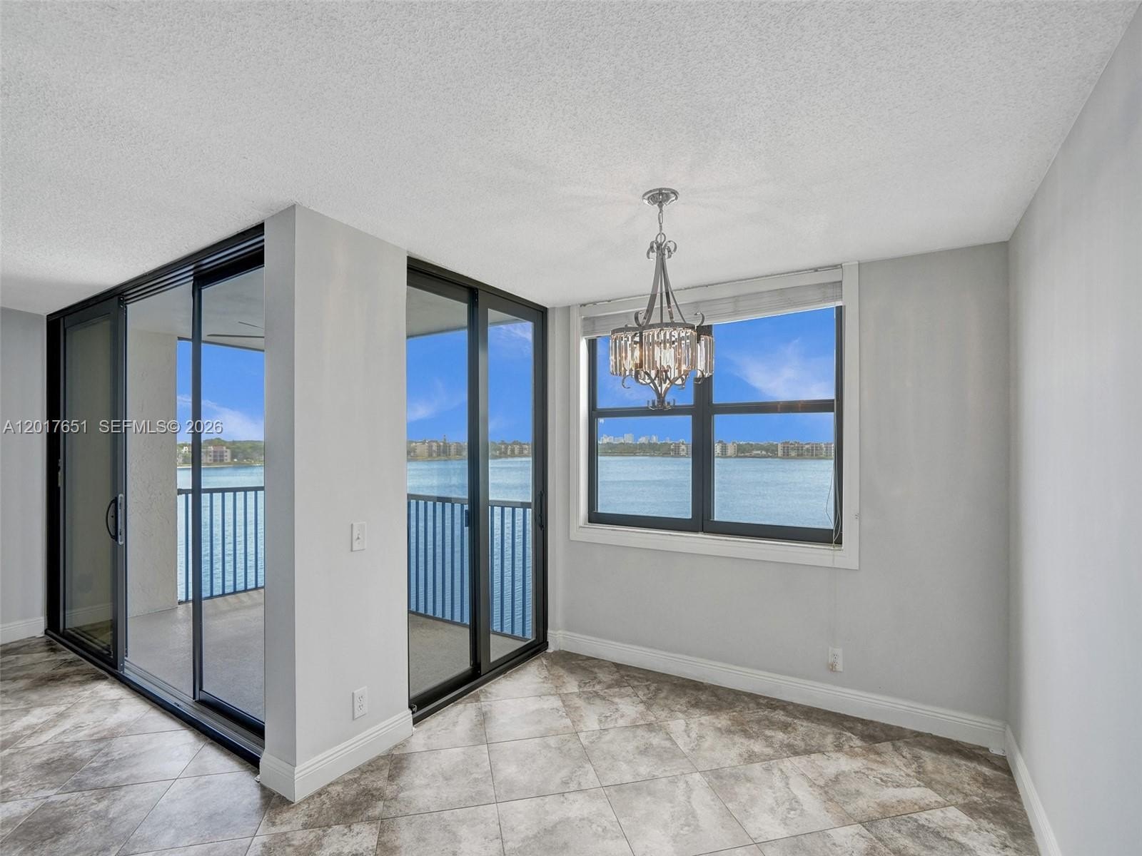 Condo 1BR 2BA - 105 Lake Emerald Dr, Oakland Park, FL