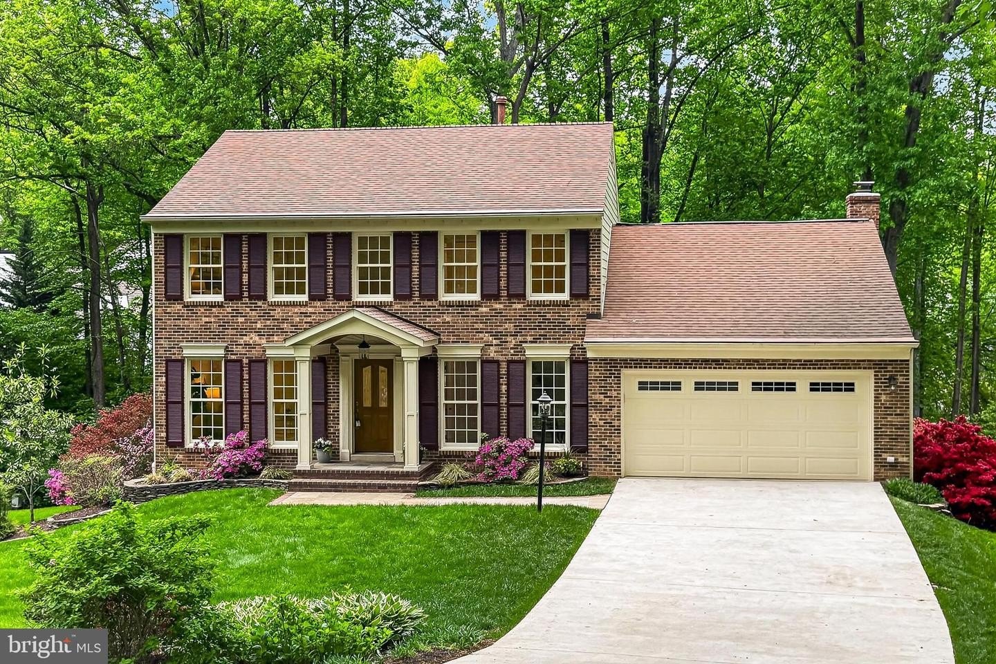 Single Family 4BR 4BA - 1563 HARPERS COVE LN, RESTON, VA