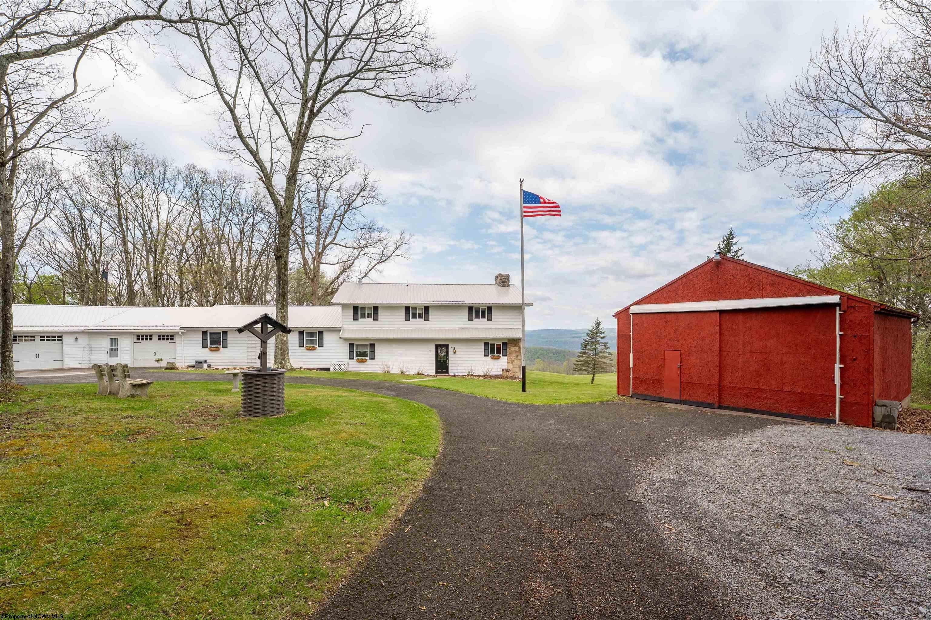 Single Family 3BR 4BA - 463 Cinder Bin Road, Terra Alta, WV