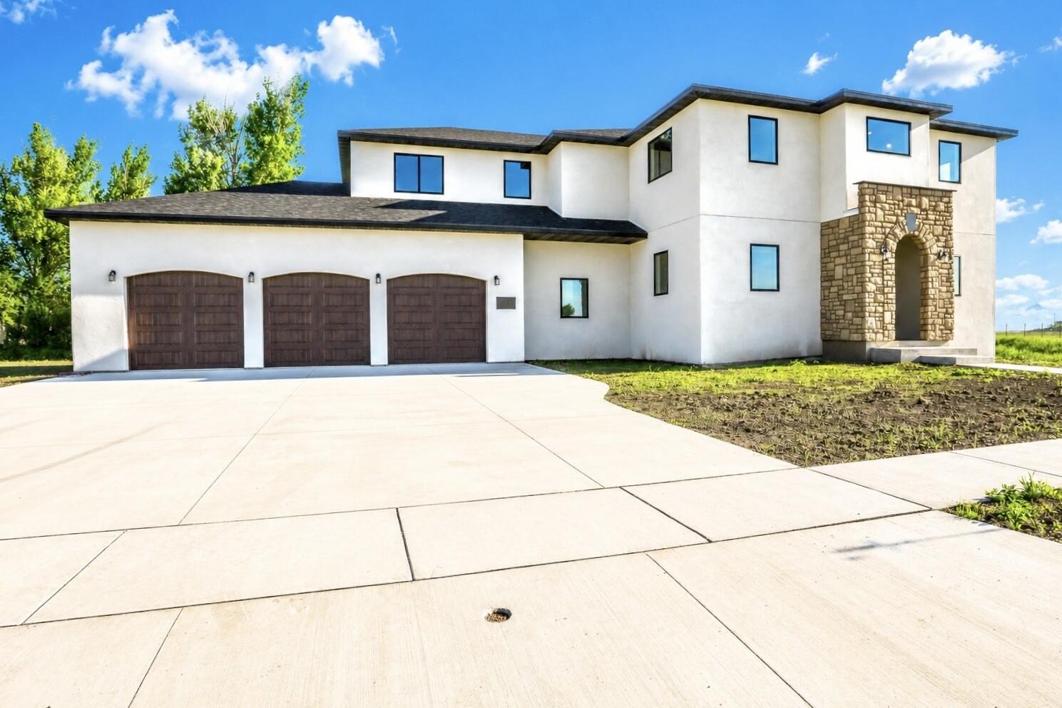 Single Family 6BR 5BA - 5006 Kingfisher Avenue, Aberdeen, SD