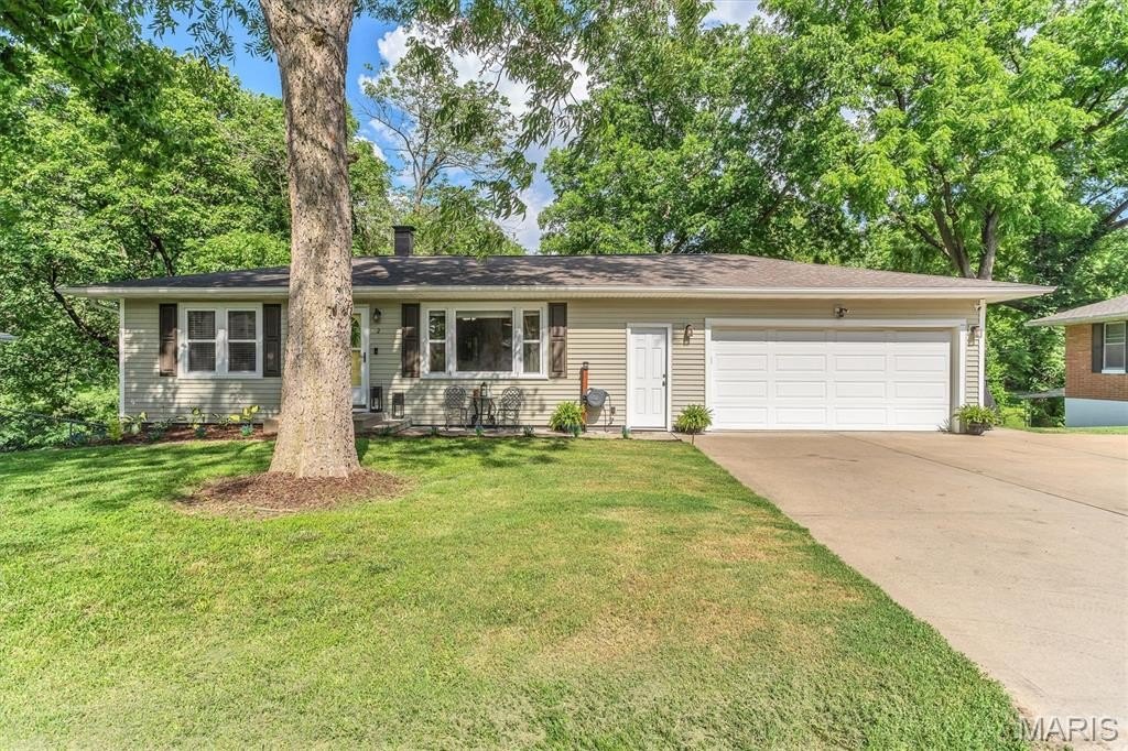 Single Family 2BR 1BA - 2 Pasadena Drive, Fairview Heights, IL