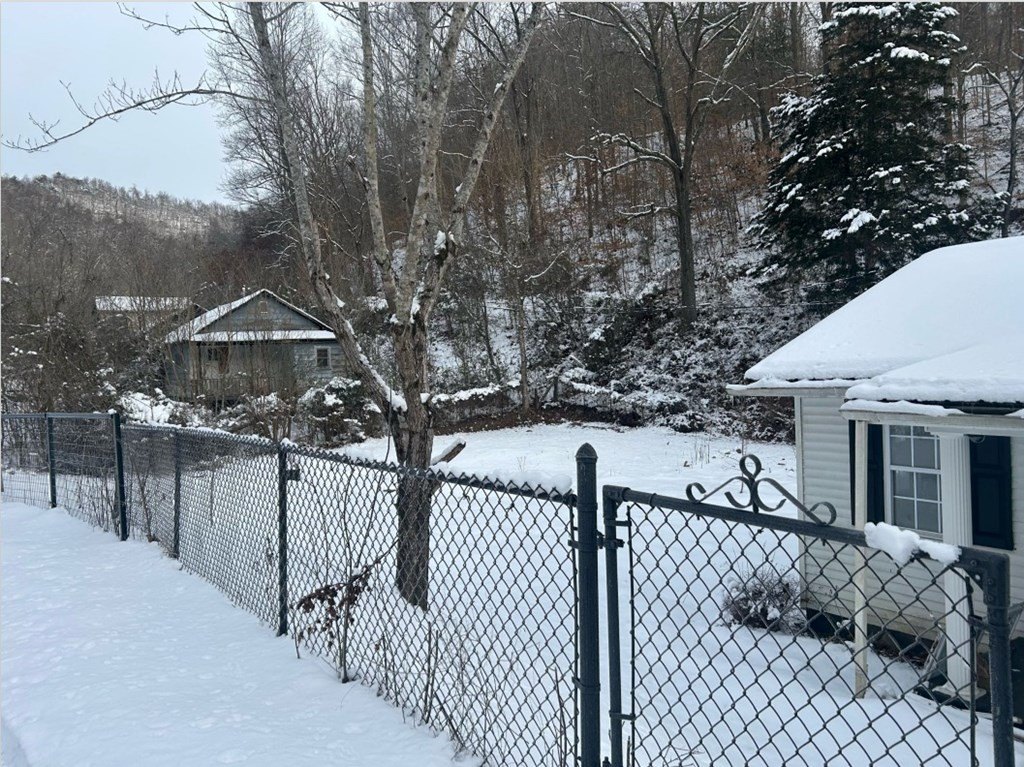 Single Family 2BR 1BA - 51 Akers Hollow Rd., Van Lear, KY