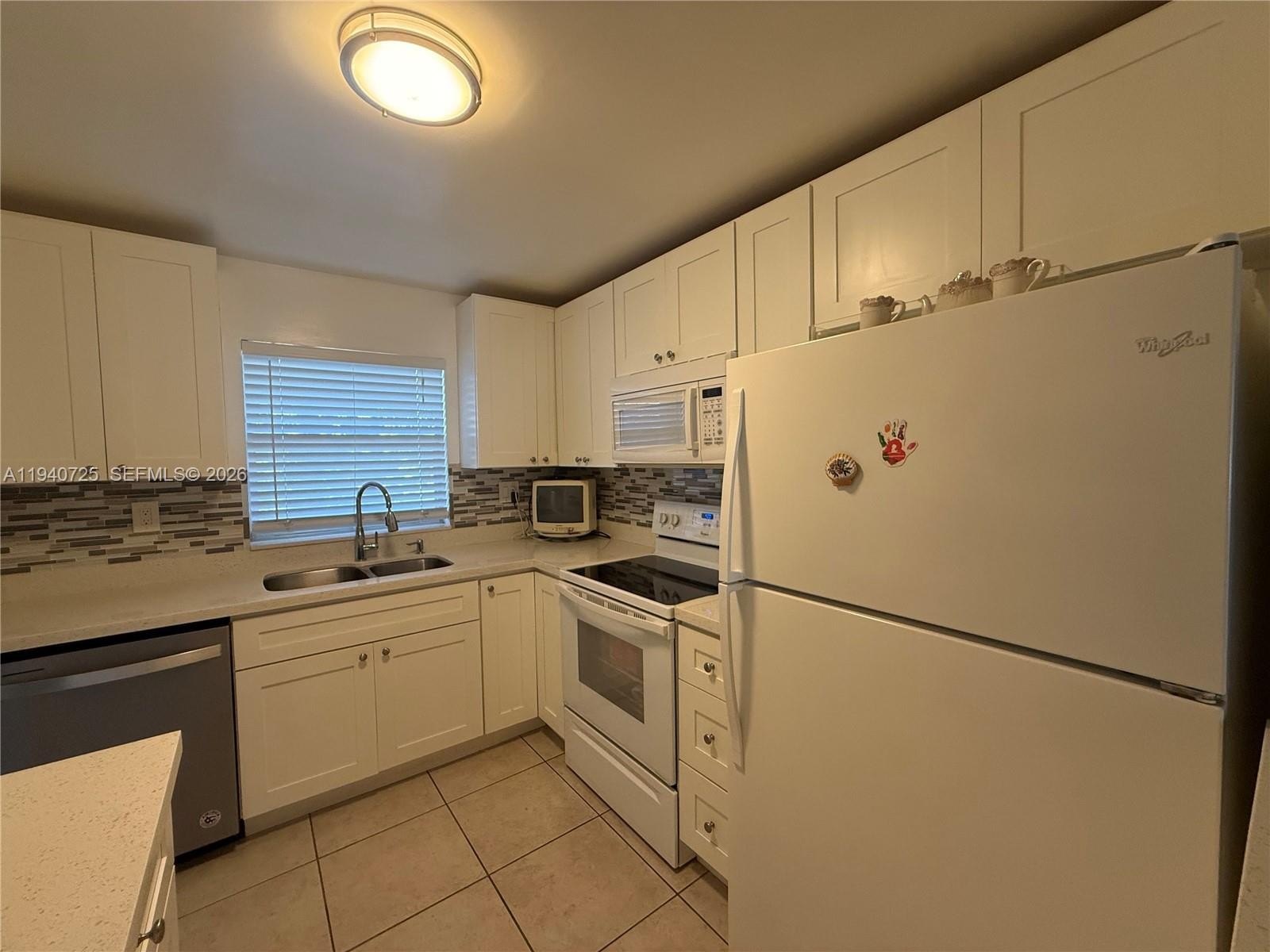 Condo 1BR 2BA - 9540 Sunrise Lakes Blvd, Sunrise, FL