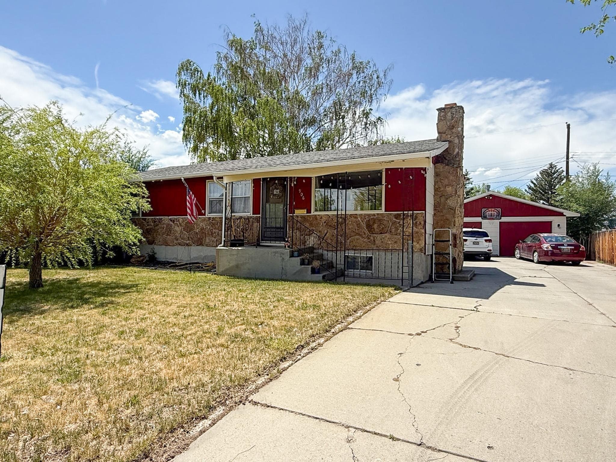 Single Family 5BR 2BA - 906 Eastview, Riverton, WY
