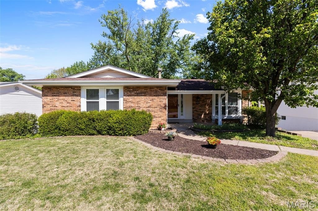 Single Family 3BR 3BA - 829 Forest Village Drive, Ballwin, MO