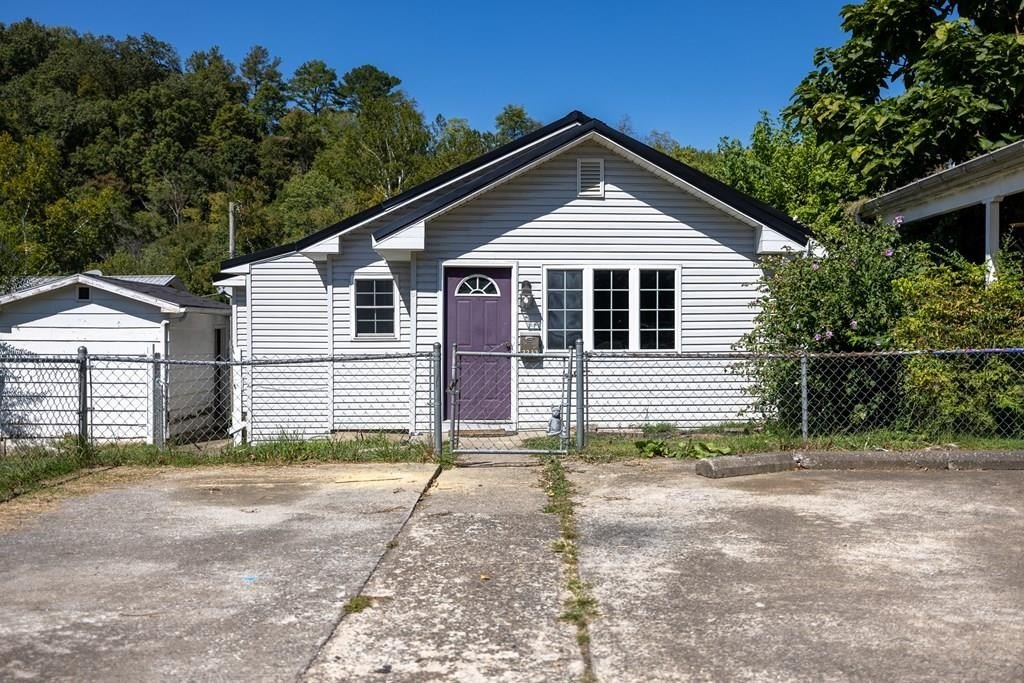 Single Family 2BR 2BA - 2232 N Main St, Hazard, KY