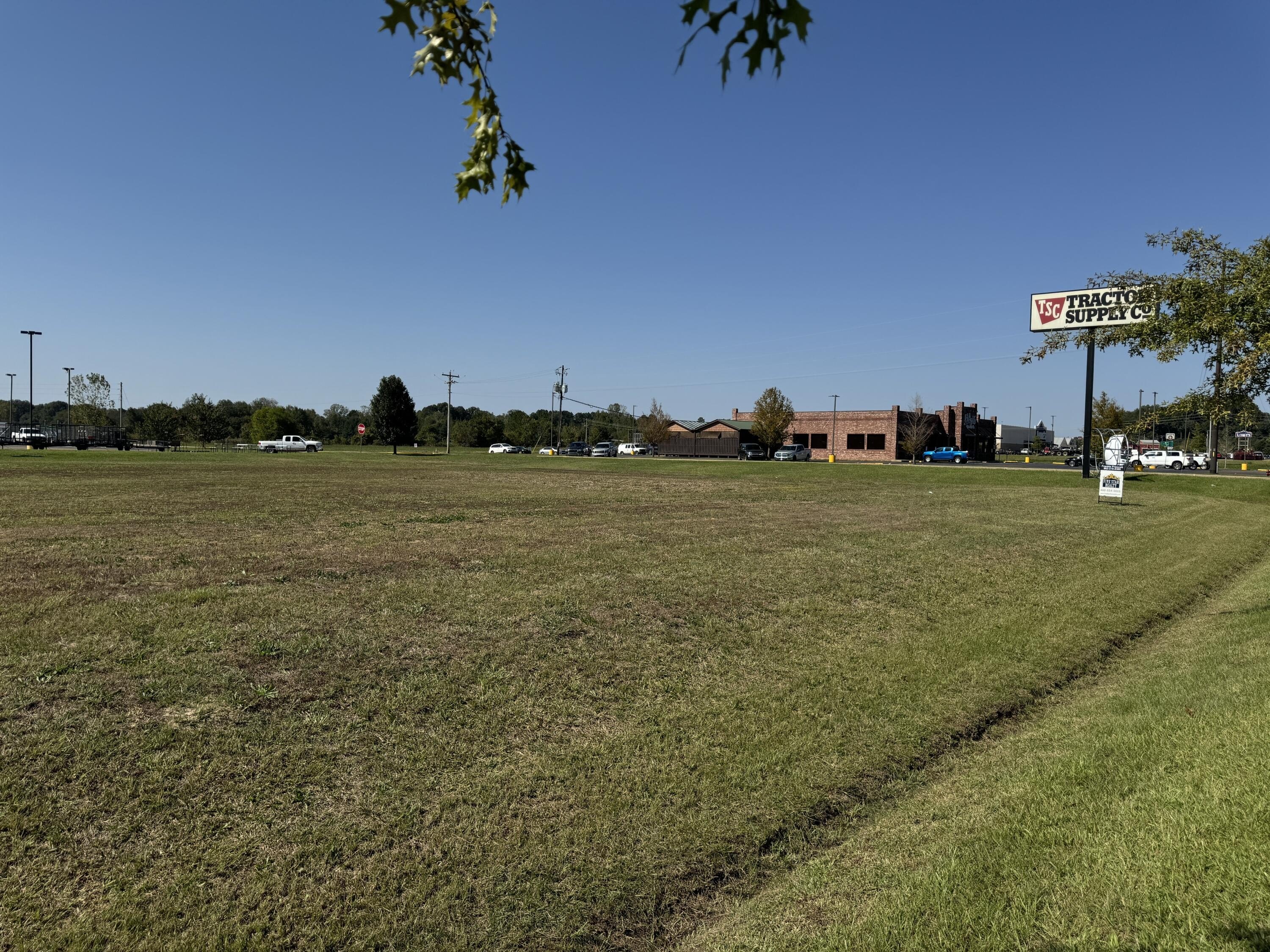Single Family - Park Plaza Dr., New Albany, MS