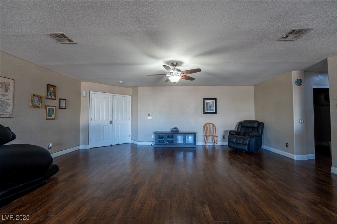 Single Family 5BR 4BA - 6632 Isolated Avenue, Las Vegas, NV