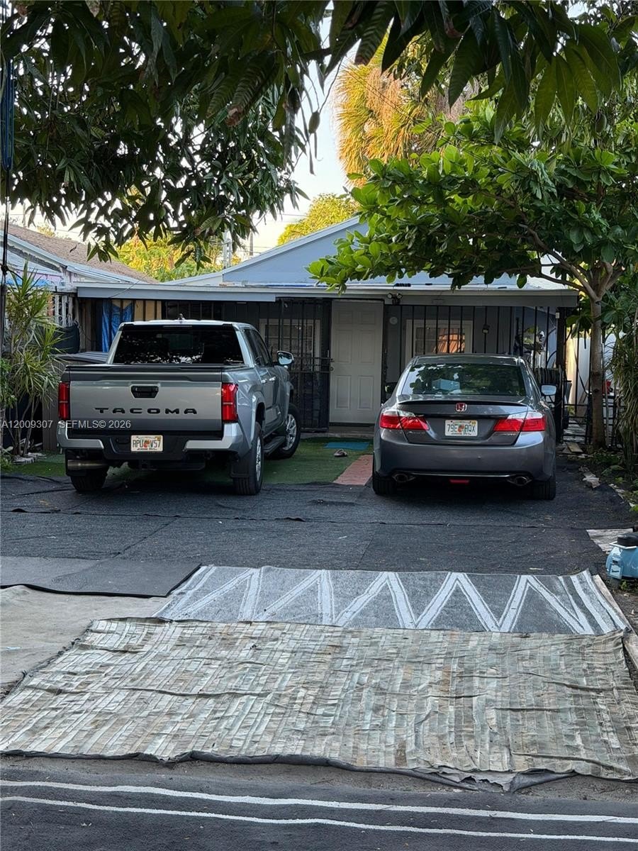 Duplex 6BR 4BA - 1111 NW 26th St, Miami, FL