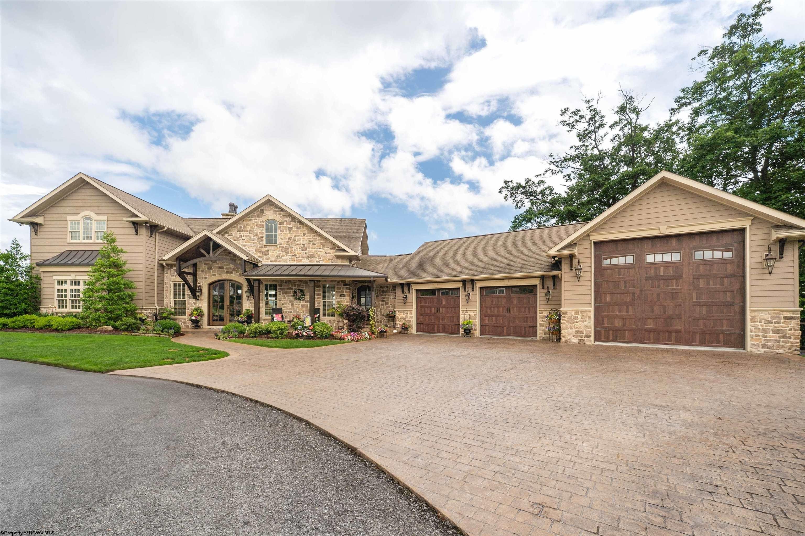 Single Family 6BR 6BA - 1009 Summit Drive, Morgantown, WV