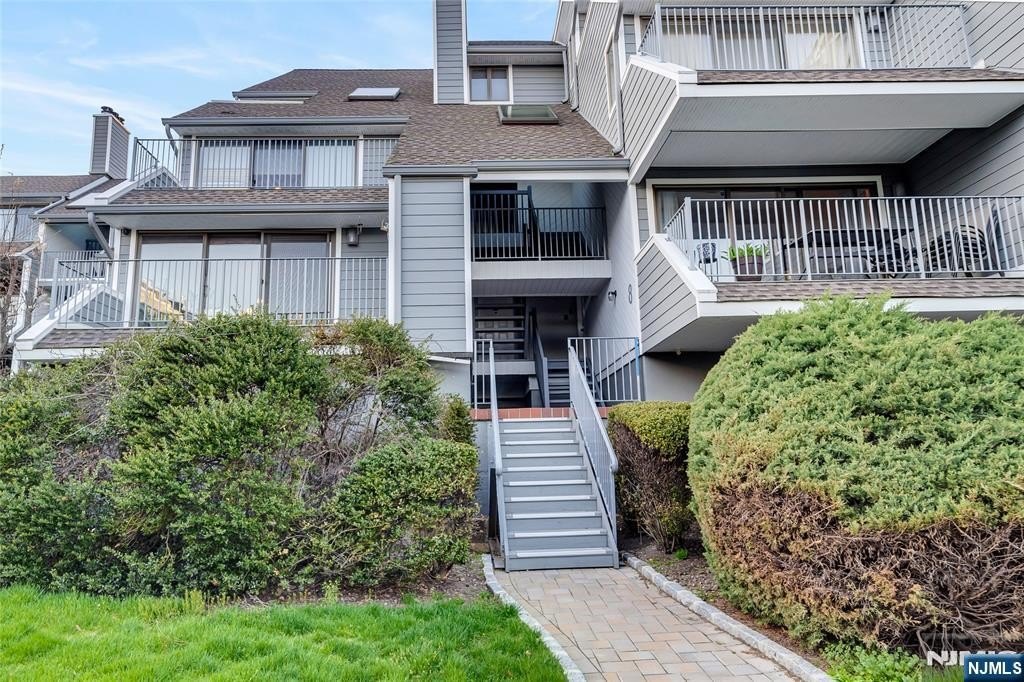 Other 2BR 2BA - 8C Cove Lane, North Bergen, NJ