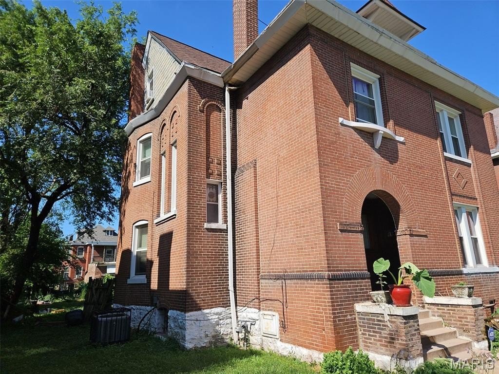 Single Family 5BR 3BA - 4918 Highland Avenue, St Louis, MO