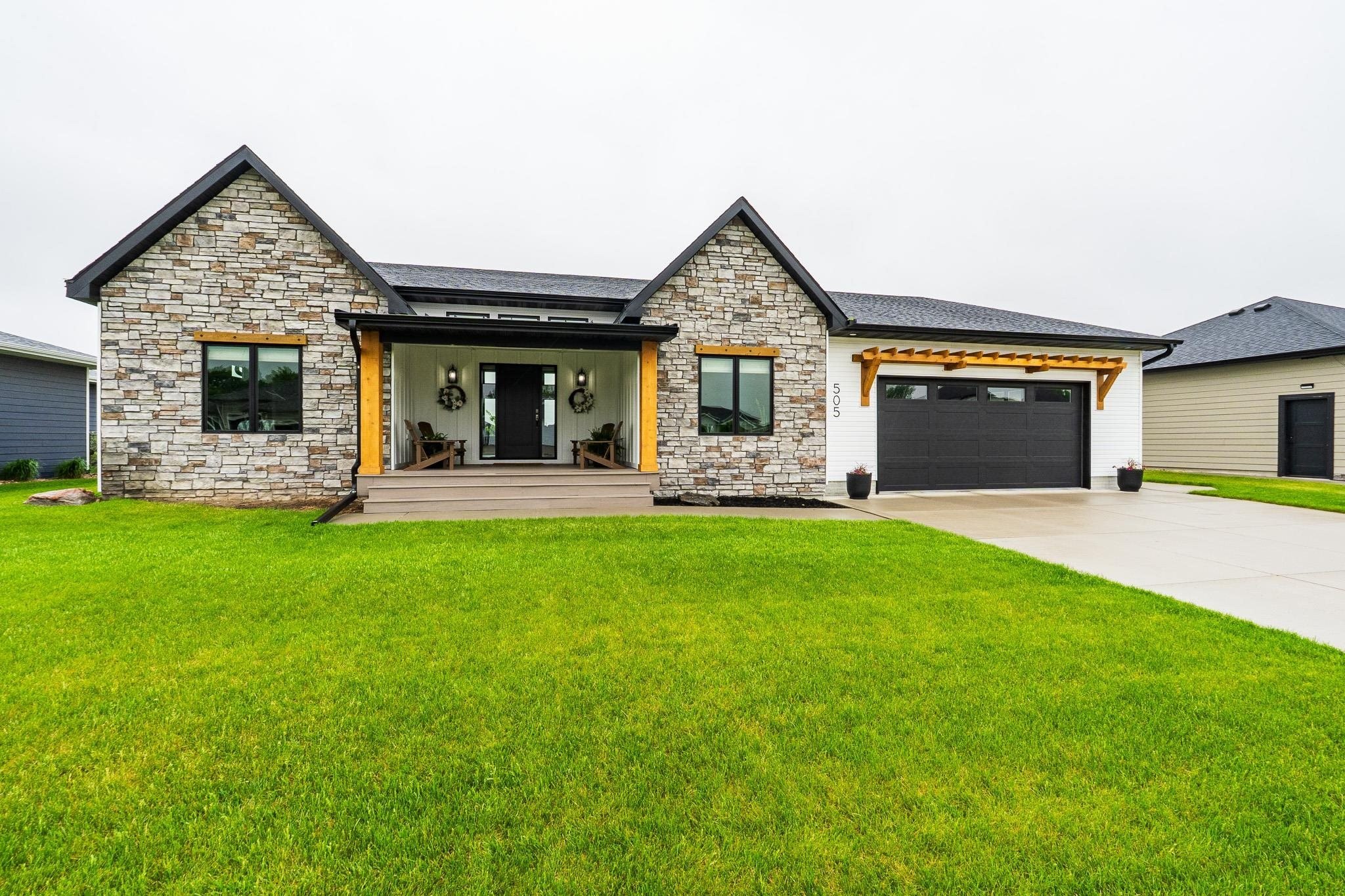 Single Family 6BR 4BA - 505 Jace Rd, Sergeant Bluff, IA