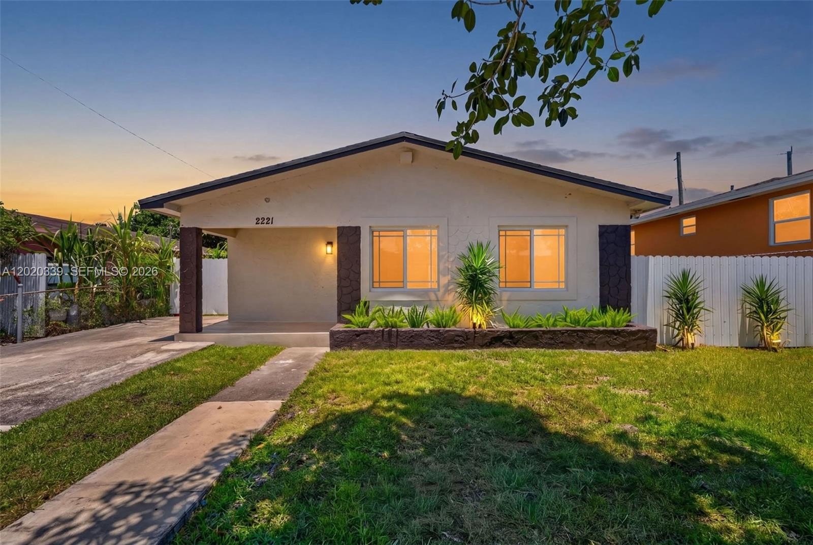 Single Family 3BR 2BA - 2221 NW 170th St, Miami Gardens, FL