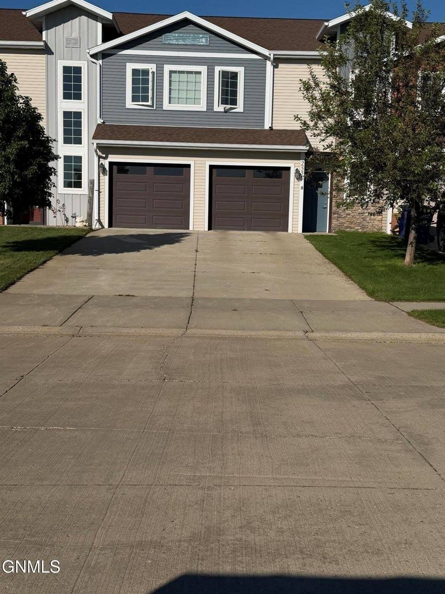 Condo 3BR 2BA - 2556 Dakota Boulevard, Dickinson, ND