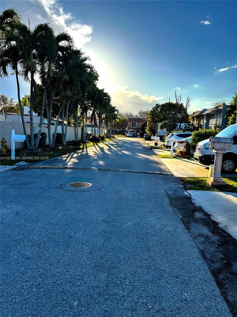 Single Family 3BR 2BA - 11219 SW 33rd Circle PL, Miami, FL
