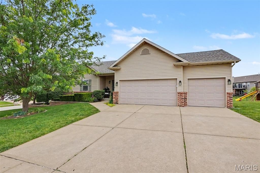 Single Family 4BR 3BA - 810 Kevin Drive, Wentzville, MO
