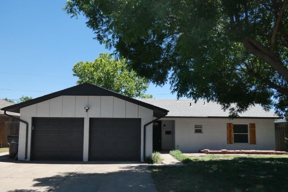 Single Family 3BR 2BA - 1907 NW Great Plains Blvd, Lawton, OK