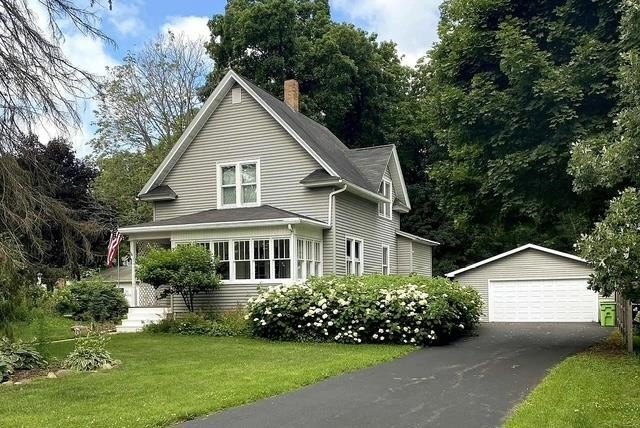 Single Family 4BR 2BA - 613 MILL Street, Green Lake, WI