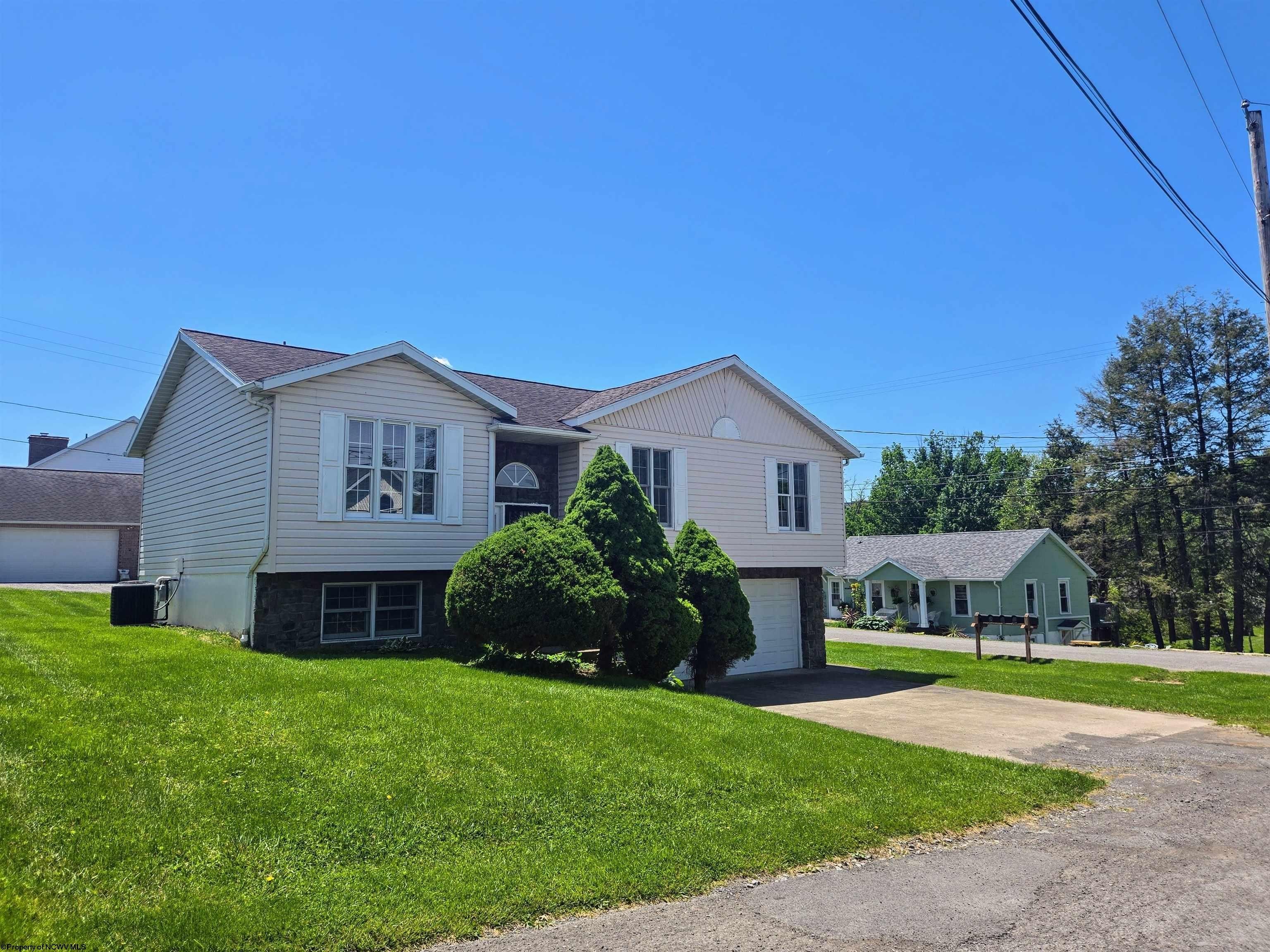 Single Family 3BR 3BA - 2 Hawley Lane, Star City, WV