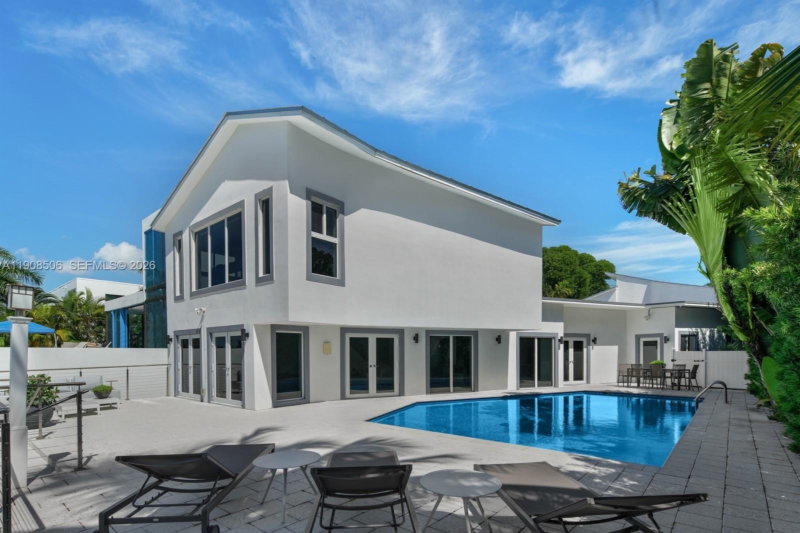 Single Family 5BR 6BA - 1040 S Shore Dr, Miami Beach, FL