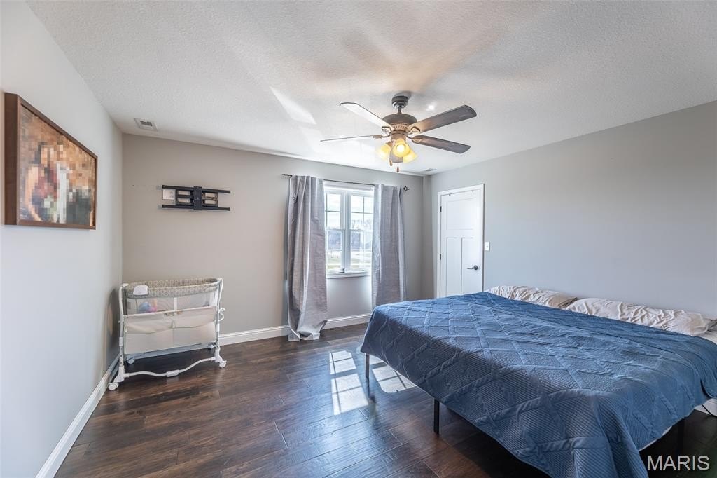 Single Family 4BR 3BA - 106 Jennings Lane, Sikeston, MO