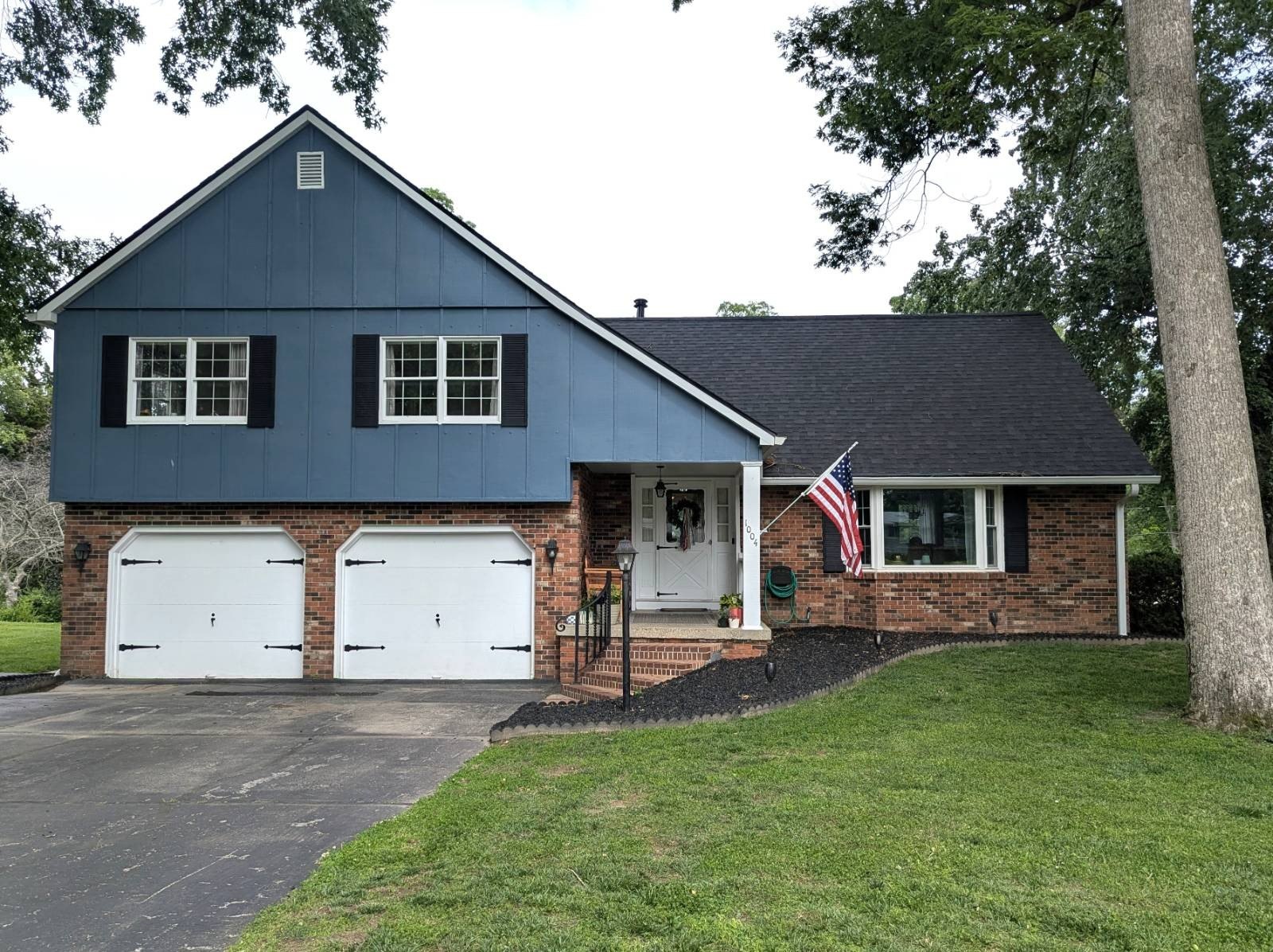 Single Family 4BR 3BA - 1004 Woodbine Dr., Robinson, IL